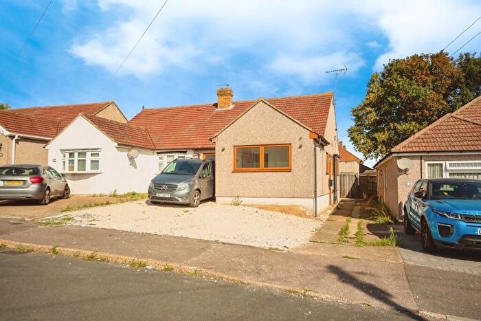 3 Bedroom Bungalow For Sale In Balmoral Road, Sutton At Hone, Dartford, DA4