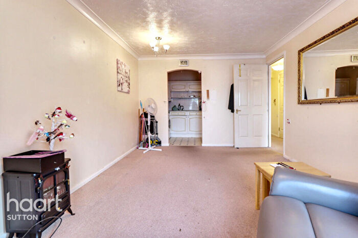 1 Bedroom Apartment For Sale In Thicket Road, Sutton, SM1