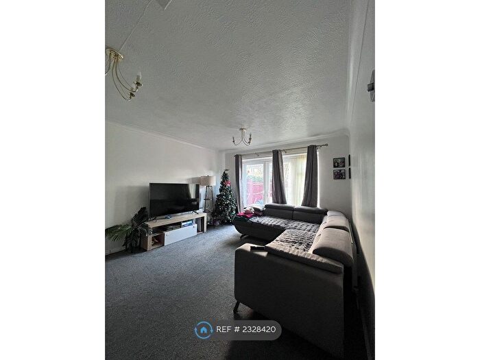 3 Bedroom End Of Terrace House To Rent In Snipe Close, Erith, DA8