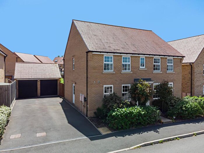 4 Bedroom Detached House For Sale In Reeve Way, Godmanchester, PE29
