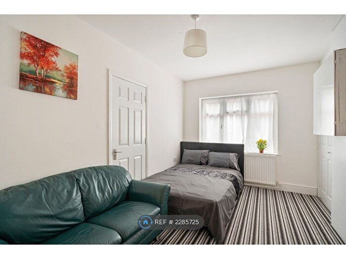 1 Bedroom Flat To Rent In Heston, Hounslow West/London, TW5