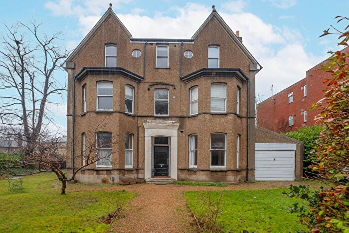 1 Bedroom Apartment To Rent In Parklands, Surbiton, KT5