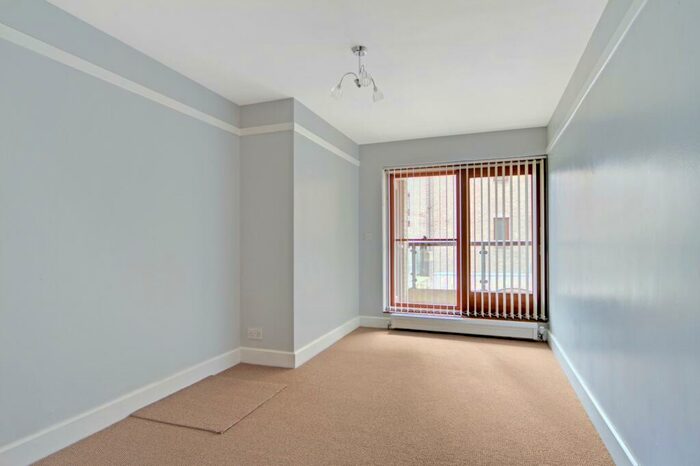 2 Bedroom Flat To Rent In Beaufort Place, Thompsons Lane, Cambridge, CB5