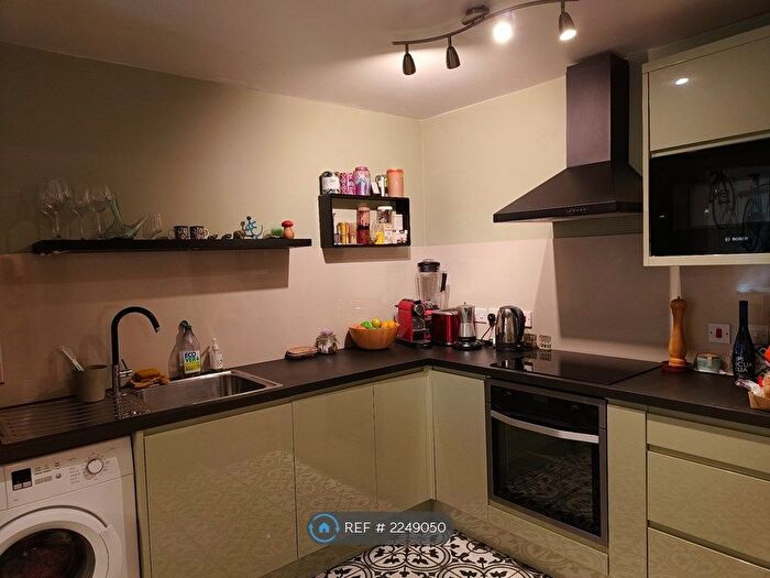 1 Bedroom Flat To Rent In Broadwalk, Birmingham, B1