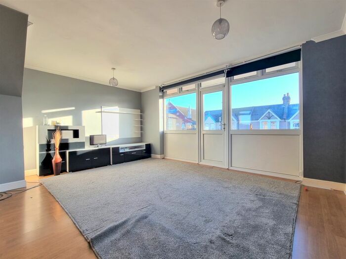 3 Bedroom Maisonette To Rent In Upper Wickham Lane, Welling DA16