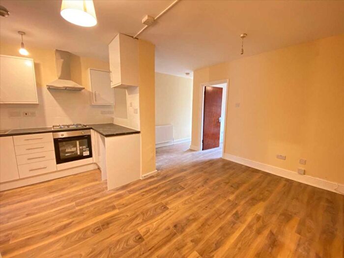 3 Bedroom Flat To Rent In Junction Road, Ealing, W5