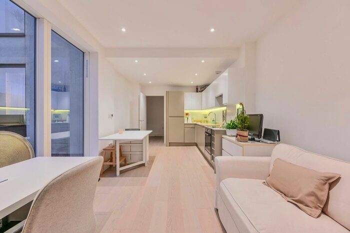 1 Bedroom Flat To Rent In Stewart Road, Battersea, London, SW8