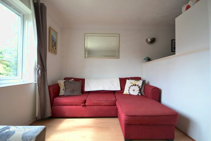 1 Bedroom Flat To Rent In St Benedicts Close, Tooting, London, SW17