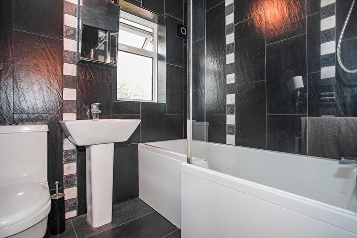 2 Bedroom Flat To Rent In Barnacle Lane, Bulkington, Bedworth, Warwickshire, CV12