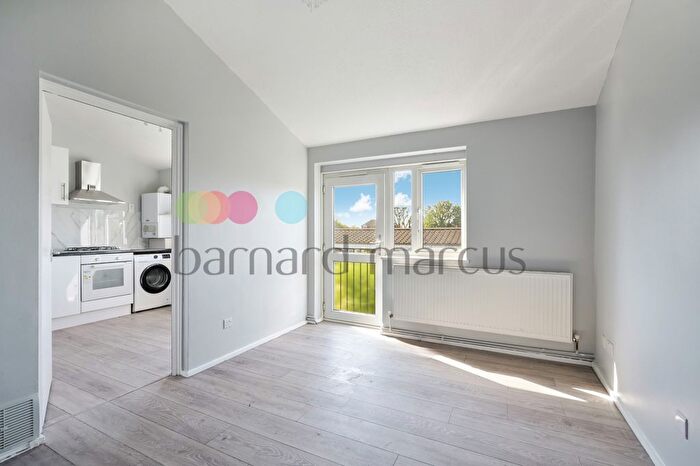 1 Bedroom Flat To Rent In Bradley Close, Islington, N7