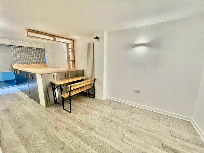 Flat To Rent In Dorset Gardens, Brighton, BN2