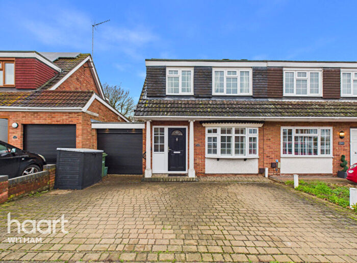 3 Bedroom Semi-Detached House For Sale In Pondholton Drive, Witham, CM8