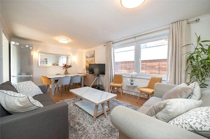 3 Bedroom Flat To Rent In Chiswick High Road, London, W4