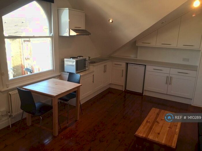 Studio To Rent In Lewisham, London, SE13