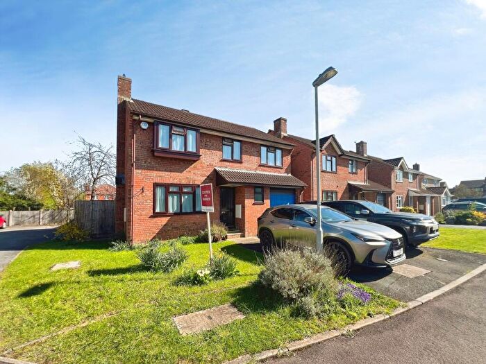 4 Bedroom Detached House For Sale In Meadow Close, Street, BA16