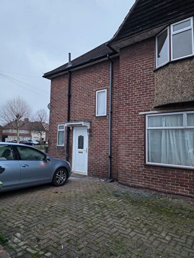 3 Bedroom Detached House To Rent In Lindisfarne Road, Becontree, Dagenham, RM8