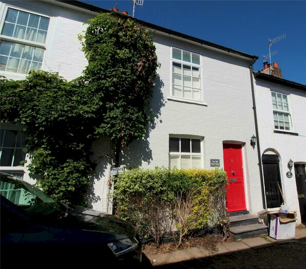 2 Bedroom End Of Terrace House To Rent In Middle Road, Berkhamsted, Hertfordshire, HP4