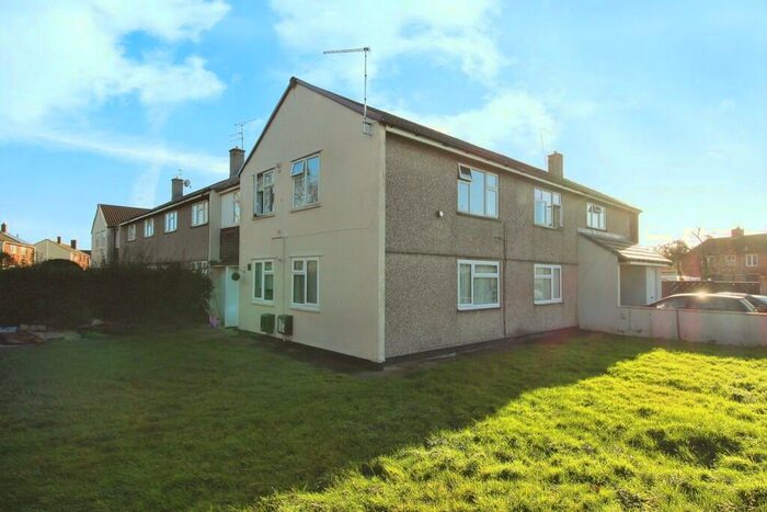 2 Bedroom Flat To Rent In Tudor Walk, Walcot, Swindon, SN3