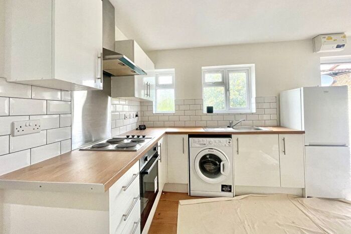 2 Bedroom Flat To Rent In Cippenham Lane, Cippenham, Slough, SL1