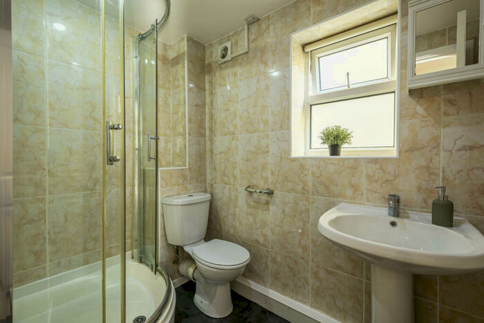 1 Bedroom Flat To Rent In Victoria Terrace, Leeds, LS3