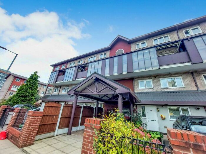 3 Bedroom Maisonette To Rent In Mancroft Walk, Brunswick, Manchester, M1