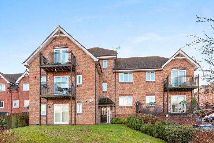 2 Bedroom Flat For Sale In Rugby Rise, Loudwater, HP11