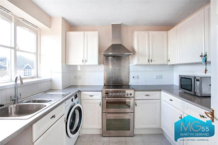2 Bedroom Apartment To Rent In Simms Gardens, East Finchley, N2