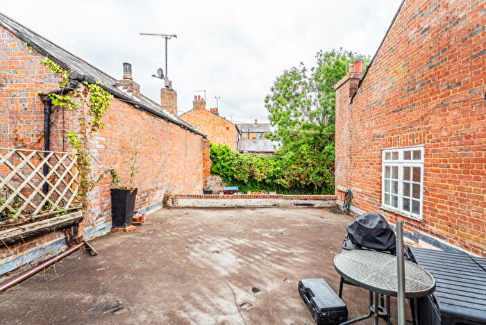2 Bedroom Apartment To Rent In High Street, Markyate, Herts, AL3