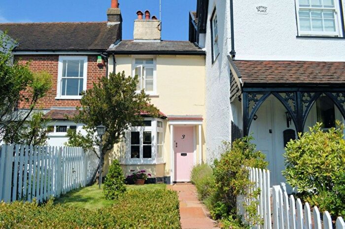 2 Bedroom Terraced House For Sale In Dury Road, Barnet, EN5