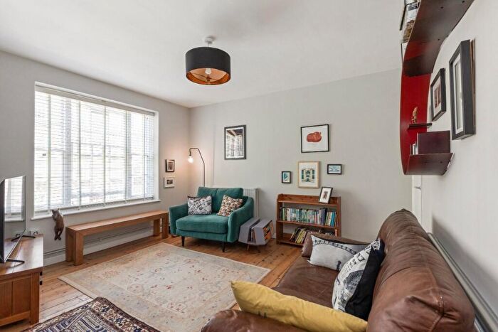 1 Bedroom Flat For Sale In Phoenix Road, London, NW1