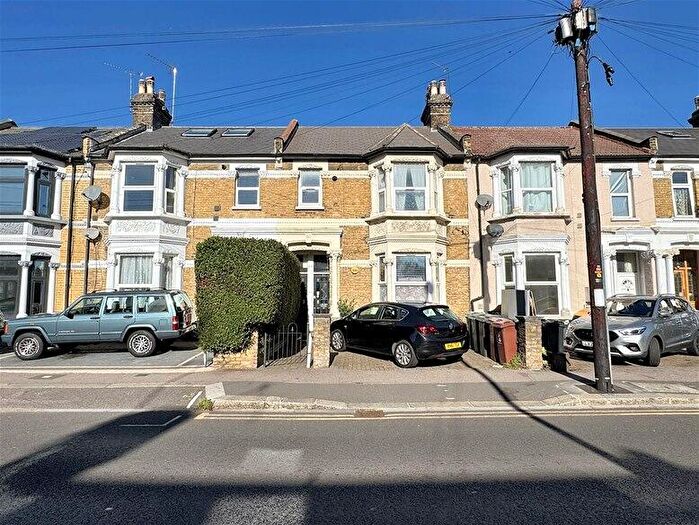 2 Bedroom Flat To Rent In Grove Green Road, Leyton, E11