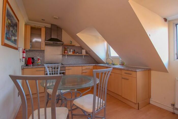 1 Bedroom Flat To Rent In The Parade, Roath, Cardiff, CF24