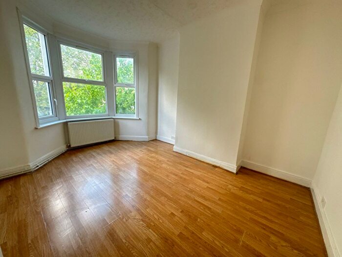 3 Bedroom Flat To Rent In London, E10