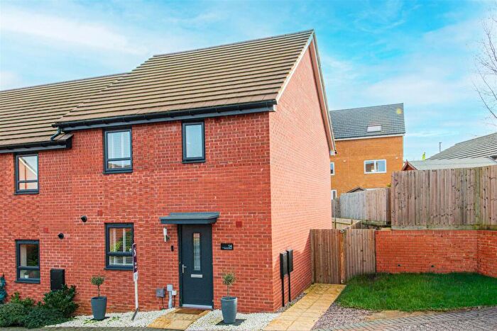 3 Bedroom End Of Terrace House For Sale In Pinnels Road, Wellingborough, NN8