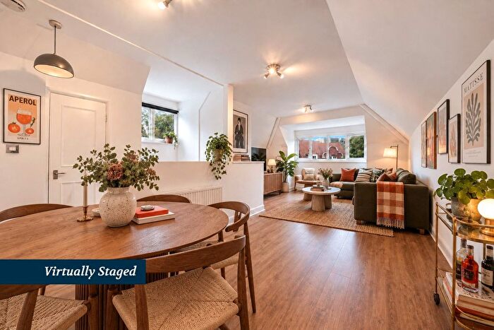 4 Bedroom Flat For Sale In Dartmouth Road, Mapesbury Conservation, NW2