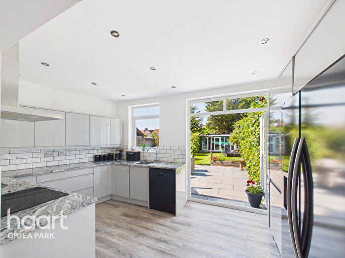 4 Bedroom Semi-Detached House For Sale In Bush Elms Road, Hornchurch, RM11