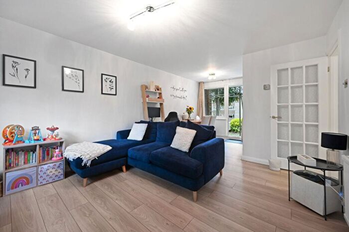 2 Bedroom Maisonette For Sale In Langley Park Road, Tranmere Court Langley Park Road, SM2