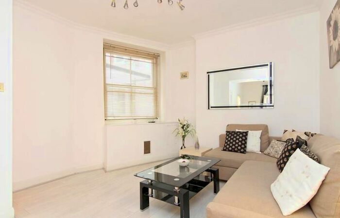 2 Bedroom Flat To Rent In Upper Berkeley Street, Marlyebone, London, W1H