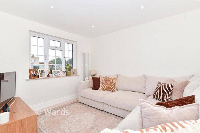 2 Bedroom Semi-Detached Bungalow For Sale In Offham Road, West Malling, Kent, ME19