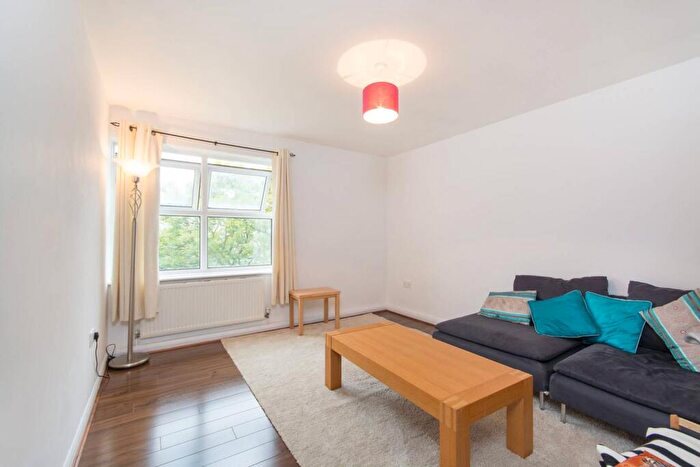 2 Bedroom Flat To Rent In Central Hill, Crystal Palace, London, SE19