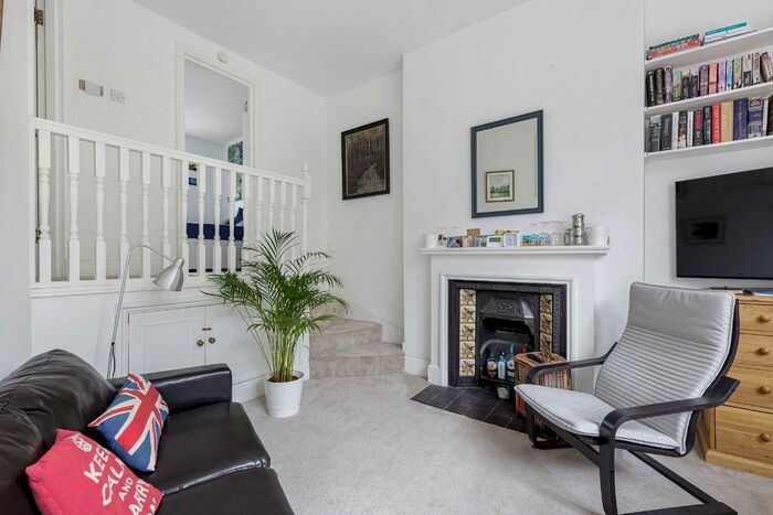 2 Bedroom Flat To Rent In Kempsford Gardens, London, SW5