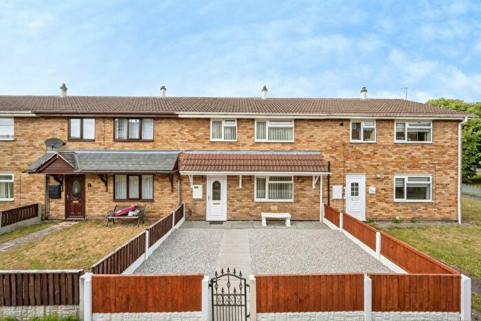 3 Bedroom Town House For Sale In Lime Tree Walk, Denaby Main, Doncaster, DN12