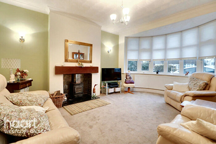 3 Bedroom Bungalow For Sale In Dulverton Avenue, Westcliff-On-Sea, SS0
