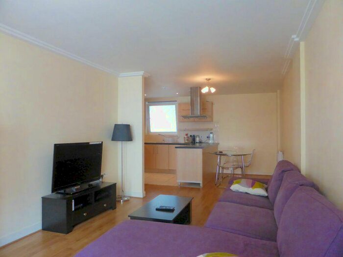 2 Bedroom Flat To Rent In Sharpthorne Court -, P13