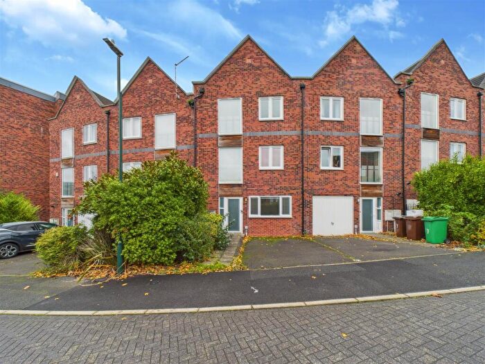 4 Bedroom Town House To Rent In Caxton Road, Sherwood, Nottingham, NG5