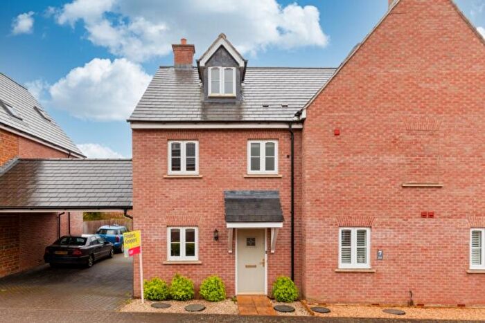 3 Bedroom Town House To Rent In Oak Farm Close, Milcombe, OX15