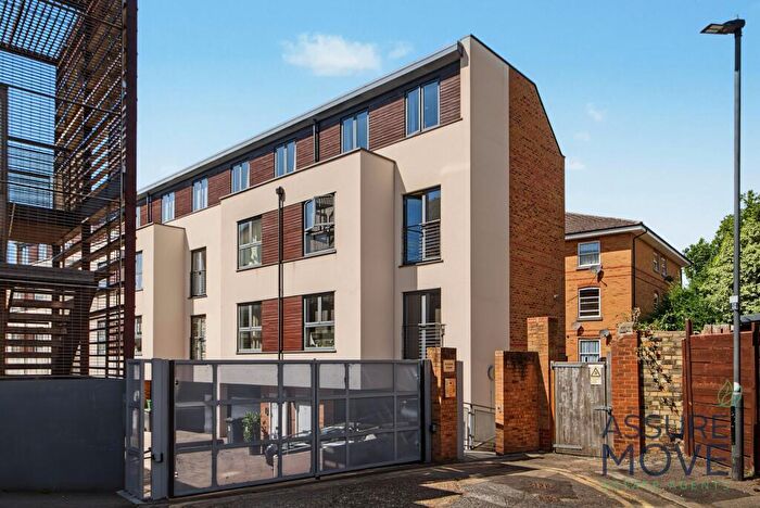 3 Bedroom Terraced House For Sale In The Campsbourne, London, N8
