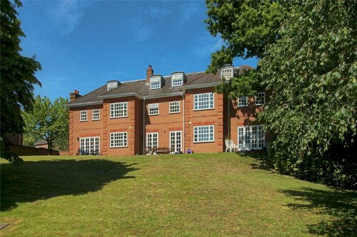 2 Bedroom Apartment To Rent In Hook Heath, Woking, Surrey, GU22