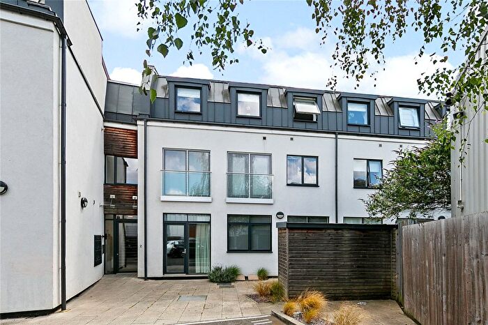 2 Bedroom Flat To Rent In Bardolph Road, Richmond, TW9