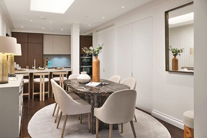 3 Bedroom Flat For Sale In Charles Street, London, W1J